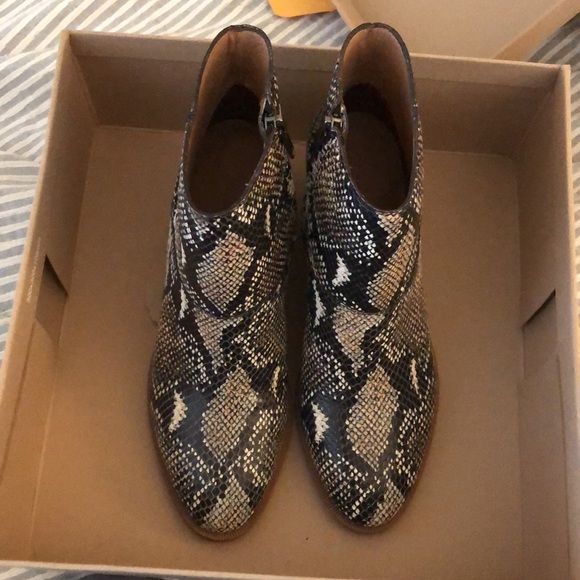 🎉HP🎉 NWT madewell snakeskin bootie - Picture 3 of 5